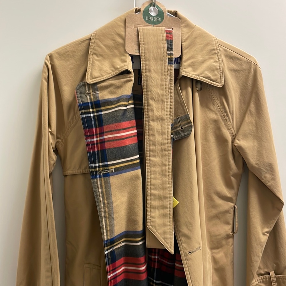 Abercrombie & Fitch water resistant belted Trench Coat, great condition!